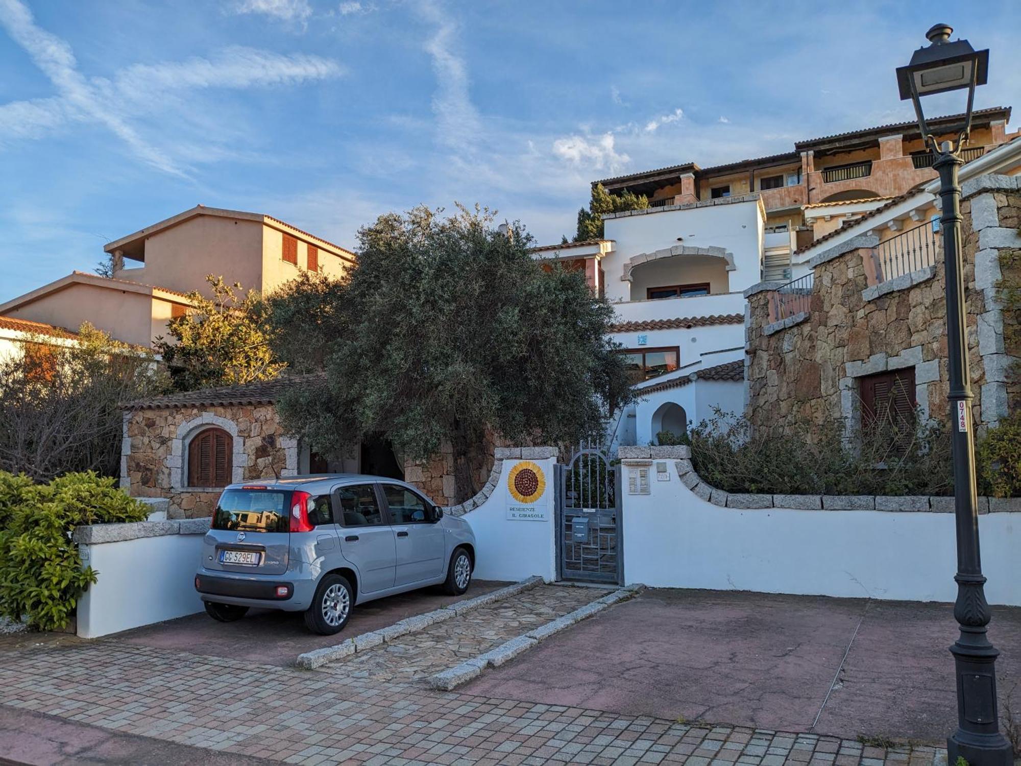 Residenze Il Girasole Aparthotel Golfo Aranci Buitenkant foto